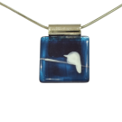 Collier carré 1 pouce, no 49, de l'artiste Azurine, Peint à la main, Chaîne 18 po acier inoxydable, Matière première : verre, cuisson au four