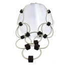 Collier SAUTOIR RESSORT CUBIQUE, no 114, de l'artiste Sandrine Giraud, couleur, argent, cubes noirs. Ce bijou modulable, toujours original, marie avec élégance la grâce et l’originalité des lignes.