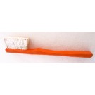 Aimant, Brosse à dents (orange), de l'artiste Alexandre Tardif, Décoration à placer sur une surface métallique, pièce faite de bois, tilleul