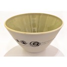 Bol à soupe thaï (intérieur vert), de l'artiste Elizabeth Hamel, medium : céramique porcelaine blanche, dimension : 4.5 po haut x 7.5 po diamètre, pièce vendue à l'unité