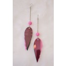 Boucles d'oreilles - Color key aile rose, de l'artiste Tomate d'Épingles, Bijou mode urbaine, style loufoque, de l'éco-design, Fabriqué au Québec et à la main avec des matériaux recyclés, vendu par paire