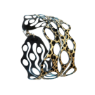 Bracelet Cellules (or, pois noirs), no 30, Paris, Longueur 6.75 pouces, Bijou aquatique souple et léger fait de PVC coloré qui épouse la forme du corps à la manière d’un tatouage