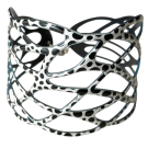 Bracelet Entrelac (gris argent, pois noirs), no 17, de l'artiste Molusk, Longueur 6.5 pouces, Bijou aquatique souple et léger fait de PVC coloré qui épouse la forme du corps à la manière d’un tatouage
