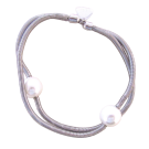 Bracelet SATELLITE FIN, no 64, de l'artiste Sandrine Giraud, Ce bijou marie avec élégance la grâce et l’originalité des lignes résolument contemporaines. longueur de 8 pouces