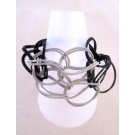 Bracelet TWIST argent et noir, no 67, de l'artiste Sandrine Giraud, Ce bijou marie avec élégance la grâce et l’originalité des lignes résolument contemporaines. 