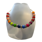 Collier POLARIS, no 185, de l'artiste Sandrine Giraud, couleur, argent, perles bleues, vertes, rouges, oranges. Ce bijou toujours original, marie avec élégance la grâce et l’originalité des lignes.