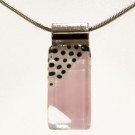 Collier rectangle, no 20, de l'artiste Azurine, Peint à la main, Chaîne 18 po en acier inoxydable, Matière première : verre, cuisson au four