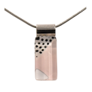 Collier rectangle, no 20, de l'artiste Azurine, Peint à la main, Chaîne 18 po en acier inoxydable, Matière première : verre, cuisson au four