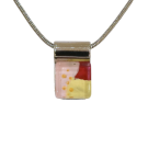 Collier mini carré, no 55, de l'artiste Azurine, Peint à la main, Chaîne 18 po acier inoxydable, Matière première : verre, cuisson au four