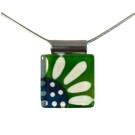 Collier carré 1 pouce, no 38, de l'artiste Azurine, Peint à la main, Chaîne 18 po acier inoxydable, Matière première : verre, cuisson au four