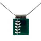 Collier carré 1 pouce, no 39, de l'artiste Azurine, Peint à la main, Chaîne 18 po acier inoxydable, Matière première : verre, cuisson au four