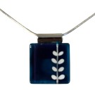 Collier carré 1 pouce, no 53, de l'artiste Azurine, Peint à la main, Chaîne 18 po acier inoxydable, Matière première : verre, cuisson au four