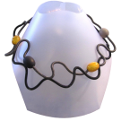Collier OLIVE, no 41, de l'artiste Sandrine Giraud, Ce bijou modulable, toujours original, marie avec élégance la grâce des perles avec l’originalité des lignes résolument contemporaines.