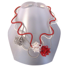 Collier TORNADO, no 59, de l'artiste Sandrine Giraud, Ce bijou modulable, toujours original, marie avec élégance l’originalité des lignes résolument contemporaines.