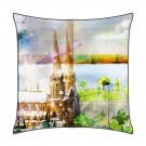 Coussin Pablo, no E Basilique Ste Anne, modèle 'Ma Côte de Beaupré, Ste-Anne', Ni Vu Ni Cornu, Imprimé des deux côtés, Fait au Canada, dimension : 18" x 18", Tissu soyeux