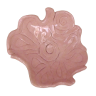 Fleur Rosace rose, vendue séparément, de l'artiste Véronique Martel, dimension : 2 à 4 pouces de diamètre, Peut être légèrement différente de la photo présentée, Faisait partie de l'ensemble 'L'épicier du coin ...', Faïence grès pigment émail