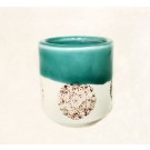 Vogue, # 3, blanc décoration noire, bordure aqua, de l'artiste Créations Ratté, de l'artiste Créations Ratté, medium : céramique colorée, dimension : 2.25 po hauteur x 1.75 diamètre, utilisations diverses : thé, chandelle, pots ... , objet utilitaire cuit
