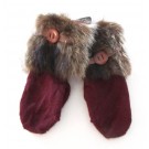 Moufle nanouk, no 4, de l'artiste Irèna Geerts, Création québécoise faite à la main. Conception éco-éthique. Modèle garni d'une finition de fourrure recyclée et de laine alpaga à 100 %.