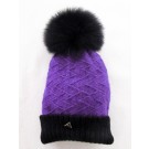 Tuque Dawson, no 32, de l'artiste Irèna Geerts, Création québécoise faite à la main. Modèle garni d'un pompon de fourrure recyclée et de laine alpaga à 100 %.