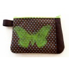 Pochette (grande), no 60, de l'artiste Cynthia DM, Tissu imperméable Nylon Majestic, doublure intérieure, sérigraphie sur tissu, jeux de coutures décoratives, fermeture éclair YKK (meilleure qualité)