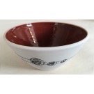 Bol à soupe thaï (intérieur rouge), de l'artiste Elizabeth Hamel, medium : céramique porcelaine blanche, dimension : 4.5 po haut x 7.5 po diamètre