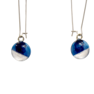 Boucles d'oreille, Pendantes avec rond, no 79, de l'artiste Azurine, Peintes à la main, Tiges en acier inoxydable, Matière première : verre, cuisson au four