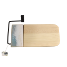 Planche à fromage, no 18, Bleu ciel et blanc, de l'artiste Julie Marcotte, Matériaux, Érable, résine alimentaire et huile de pépin de raisin, dimension : 3/4 x 5 3/4 x 12 po