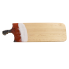 Planche à dégustation, no 35, Rouge brique / noir et blanc, de l'artiste Julie Marcotte, Matériaux, Érable, résine alimentaire et huile de pépin de raisin, dimension : 3/4 x 9 x 30 po