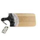 Planche à découper, petite, no 11, Noir / argent et blanc, de l'artiste Julie Marcotte, Matériaux, Érable, résine alimentaire et huile de pépin de raisin, dimension : 3/4 x 7 x 18 pouces