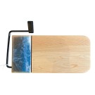 Planche à fromage, no 14, bleu et blanc, de l'artiste Julie Marcotte, Matériaux, Érable, résine alimentaire et huile de pépin de raisin, dimension : 3/4 x 5 3/4 x 12 po
