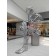 Dormeur 2.0, de l'artiste Mathieu Isabelle, Sculpture, acier inoxydable, dimension : 9 x 6 x 5 pieds, vue 2, mise en contexte